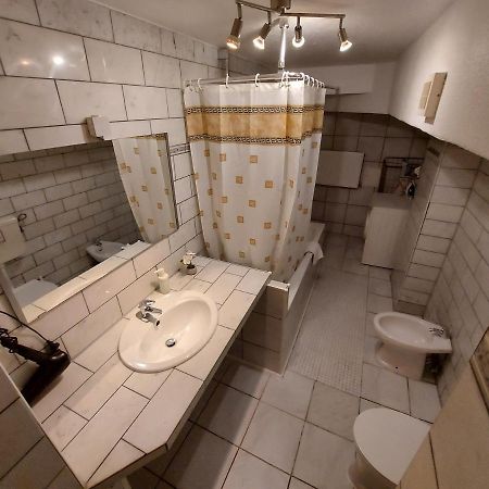 Basement Apartment Cologne Exterior photo