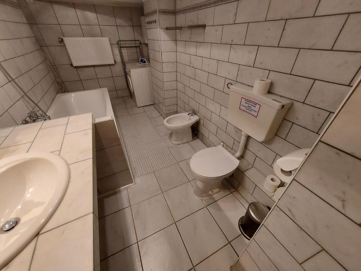 Basement Apartment Cologne Exterior photo