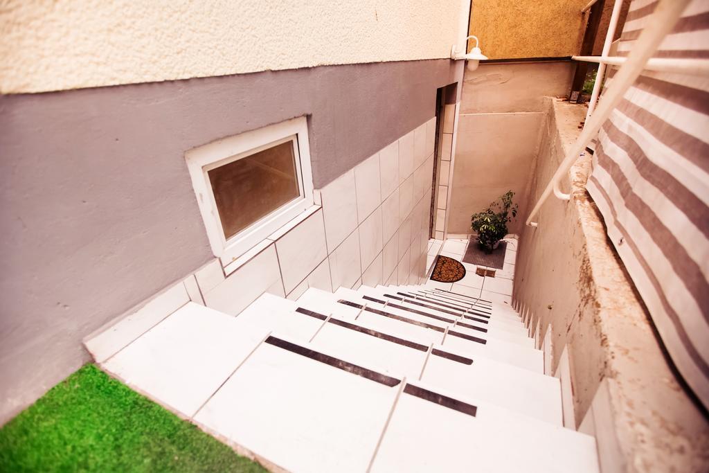 Basement Apartment Cologne Exterior photo